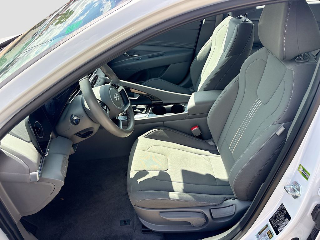 2025 Hyundai Elantra SEL - Photo 21