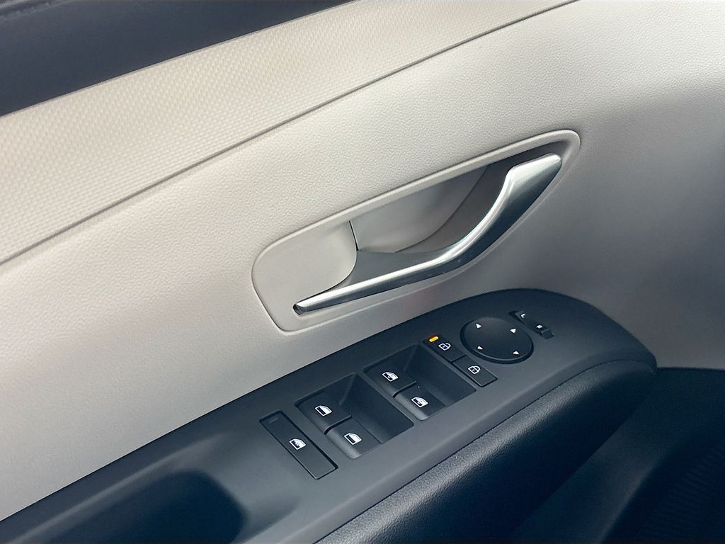 2025 Hyundai Tucson SEL - Photo 17