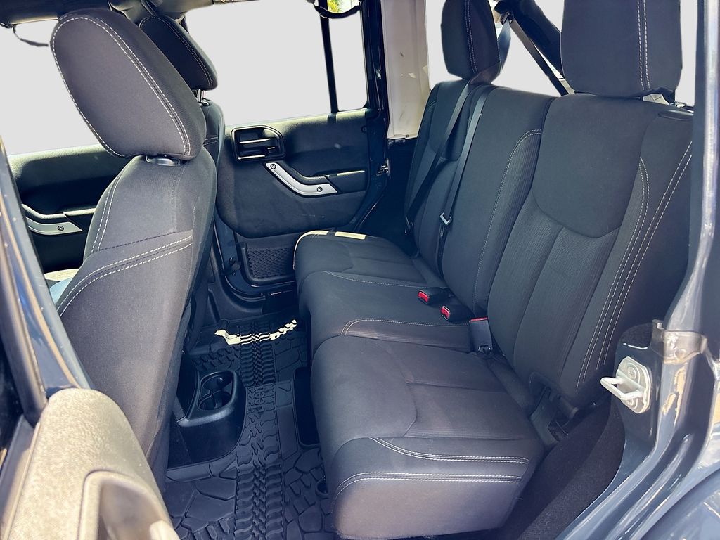2016 Jeep Wrangler Unlimited Sahara - Photo 23