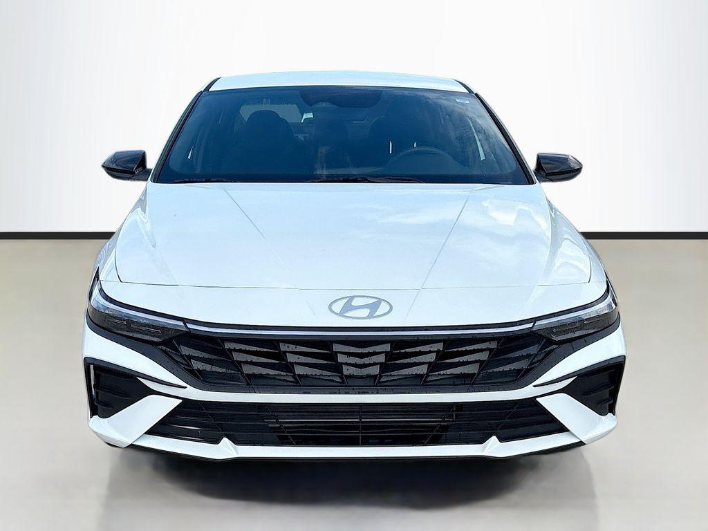 2026 Hyundai Elantra SEL Sport photo 2