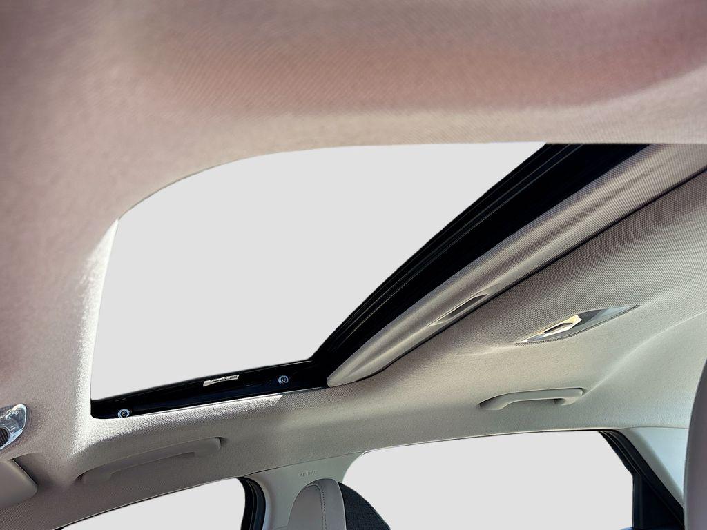 2025 Hyundai Elantra Limited - Photo 24