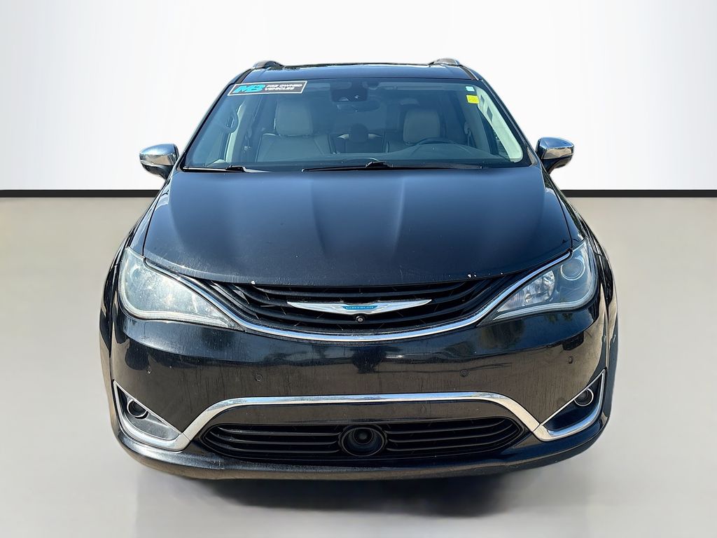 2017 Chrysler Pacifica Hybrid photo 2