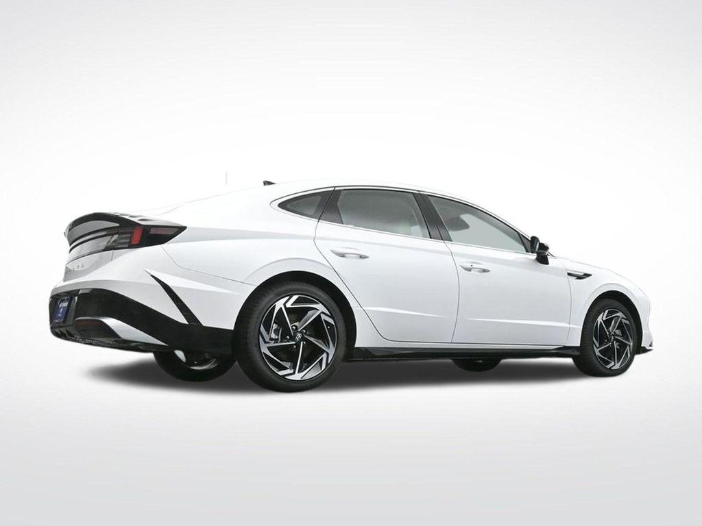 2026 Hyundai Sonata SEL - Photo 14