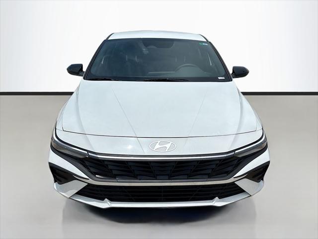 2025 Hyundai Elantra Hybrid SEL Sport photo 2