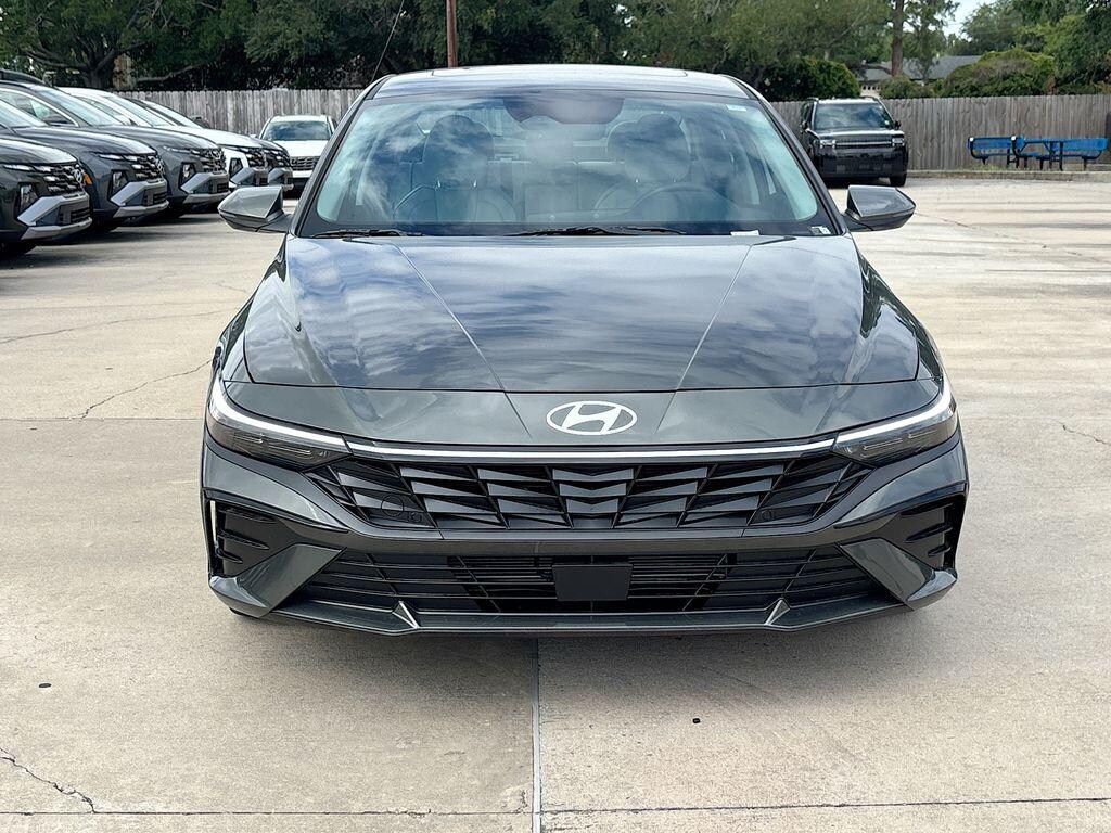 New 2026 Hyundai Elantra Limited Sedan