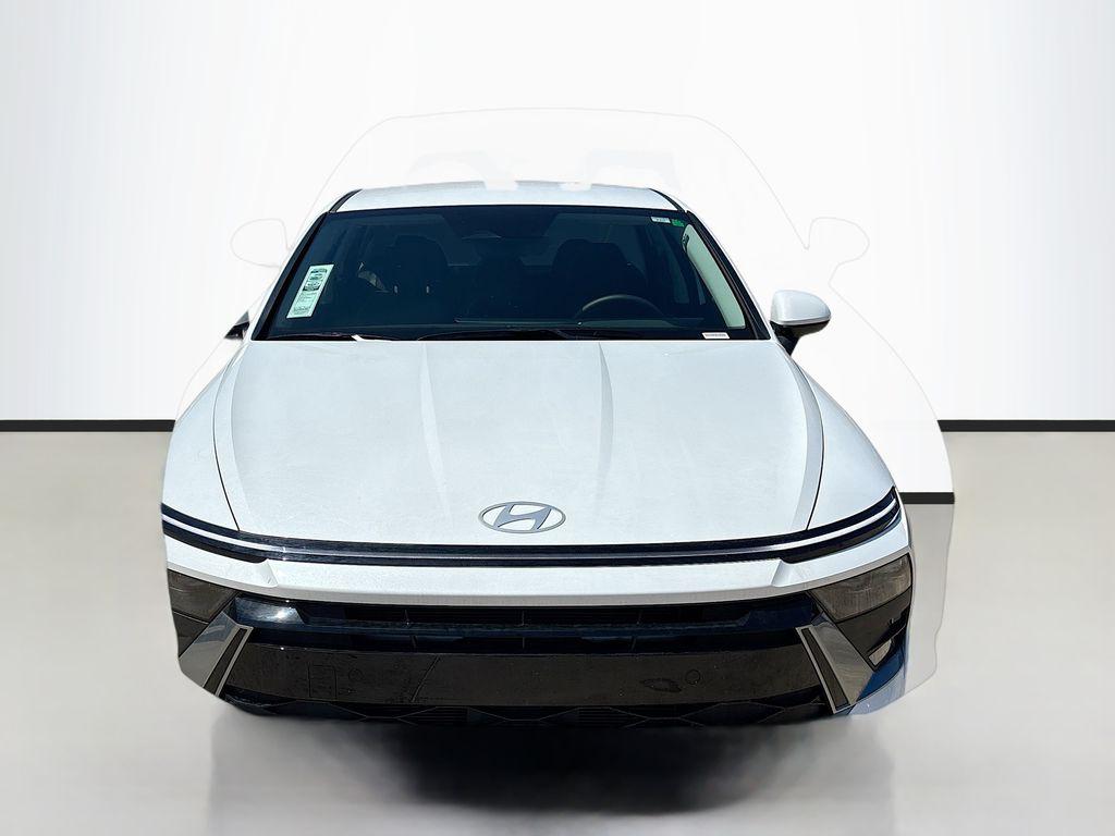 2025 Hyundai Sonata SE photo 2