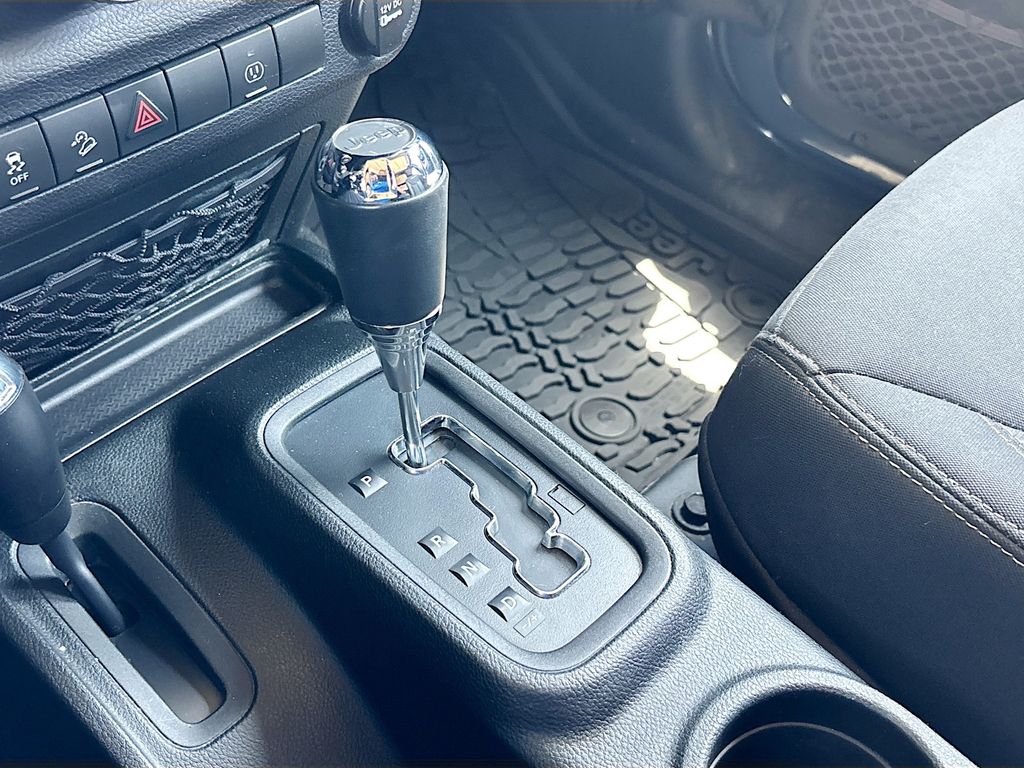 2016 Jeep Wrangler Unlimited Sahara - Photo 15