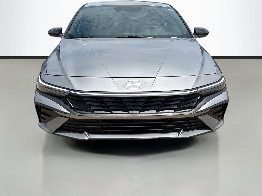 2025 Hyundai Elantra SEL Sport photo 2