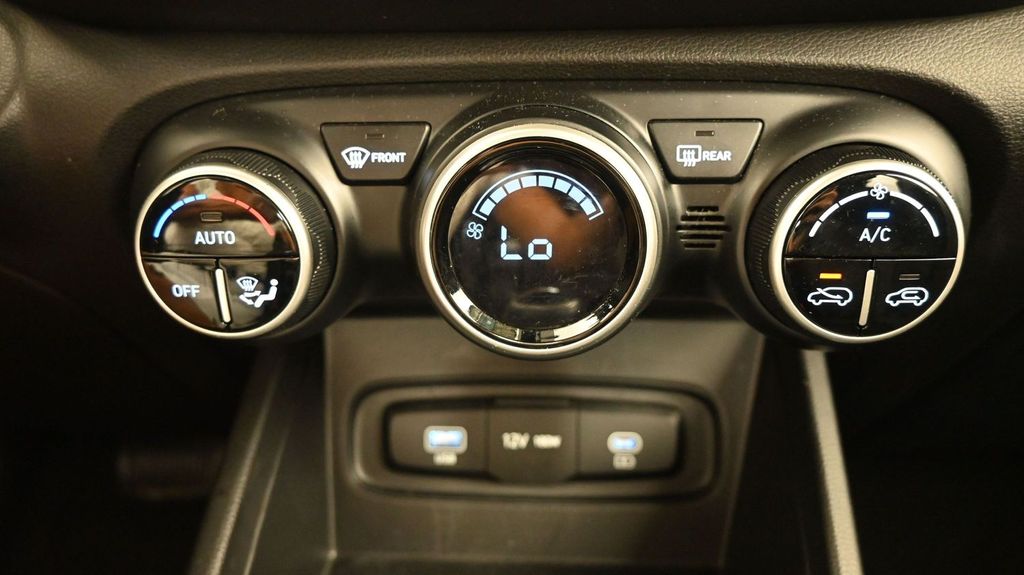 2025 Hyundai Venue SEL - Photo 33
