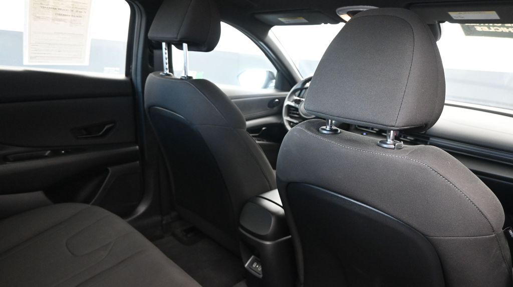 2025 Hyundai Elantra SEL - Photo 15