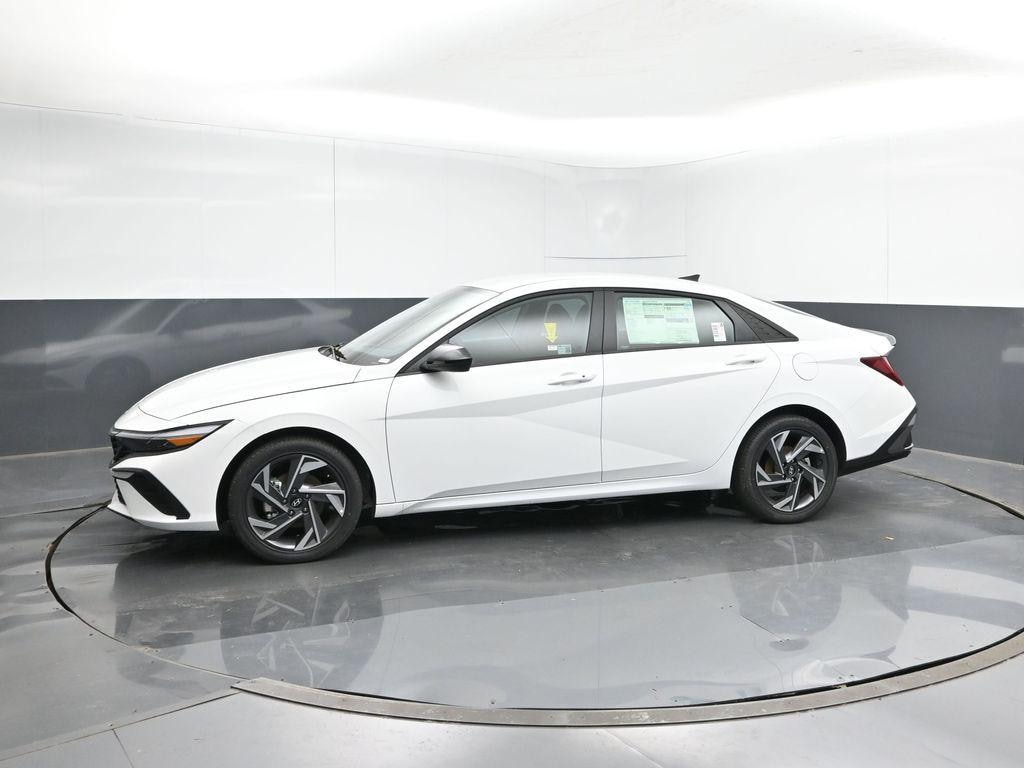 New 2025 Hyundai Elantra Hybrid SEL Sport Sedan