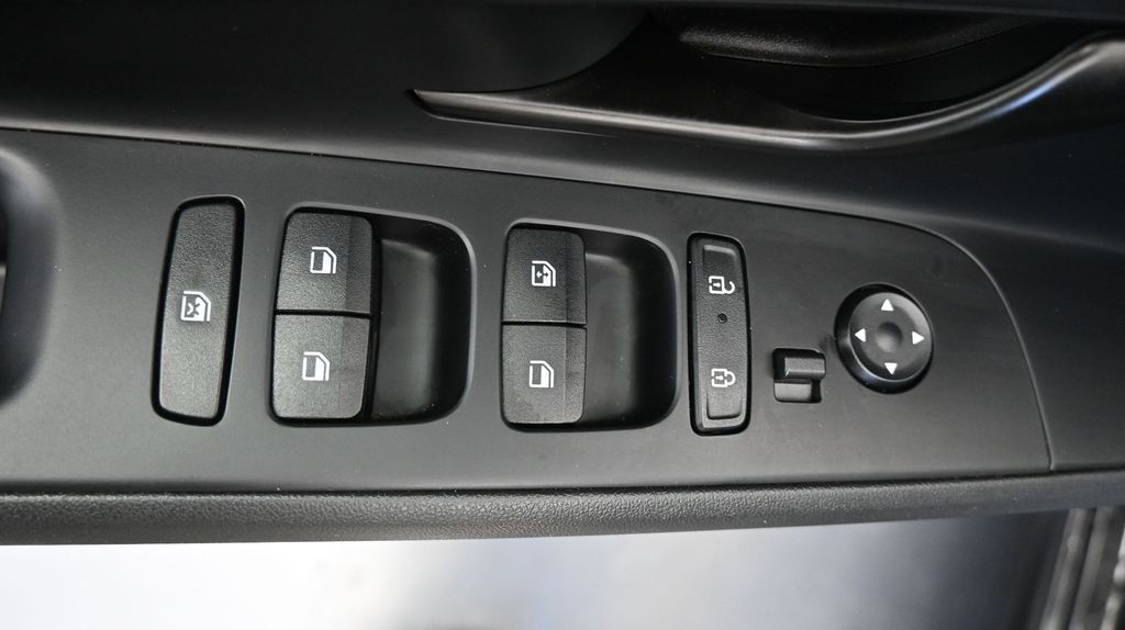 2025 Hyundai Elantra SEL - Photo 22