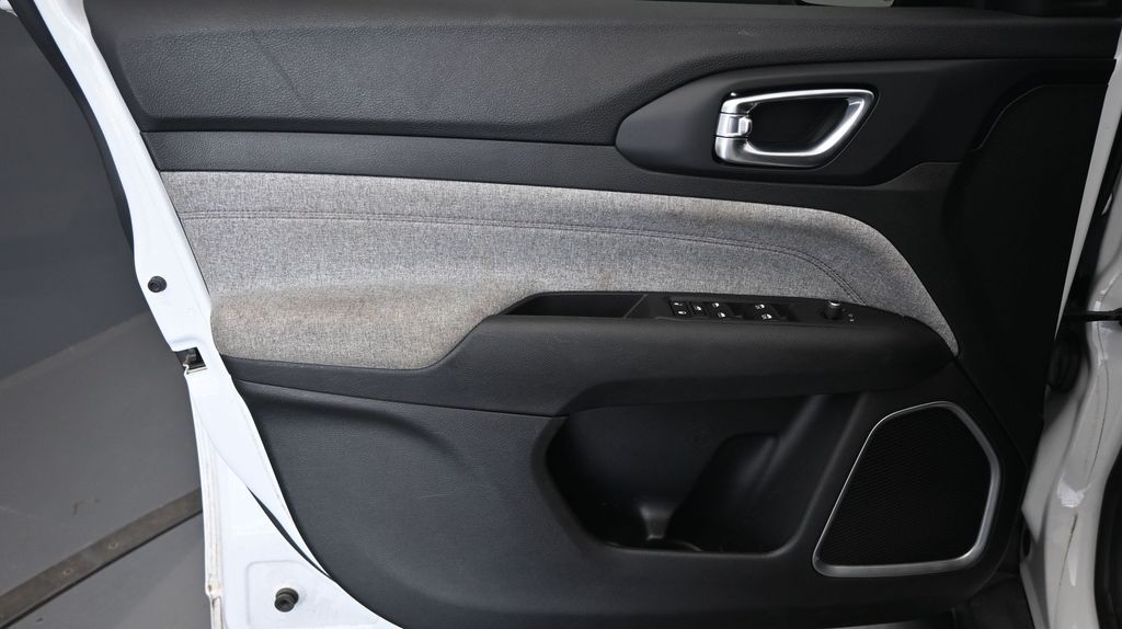 2022 Jeep Compass Latitude Lux - Photo 23