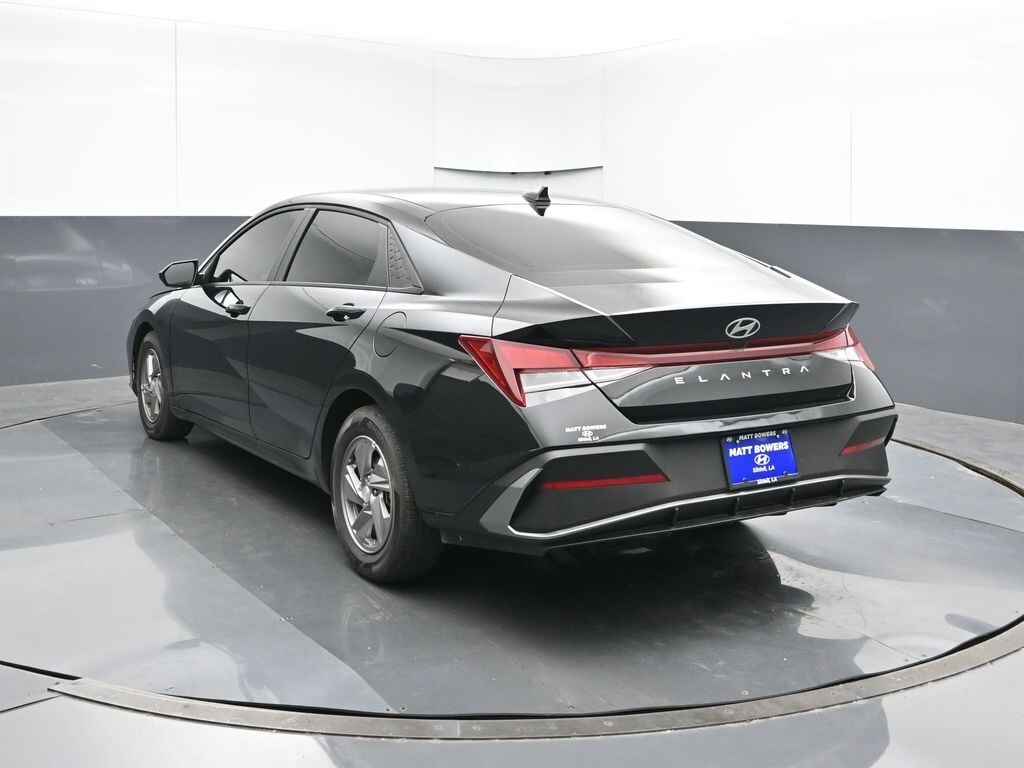Used 2025 Hyundai Elantra SE Sedan