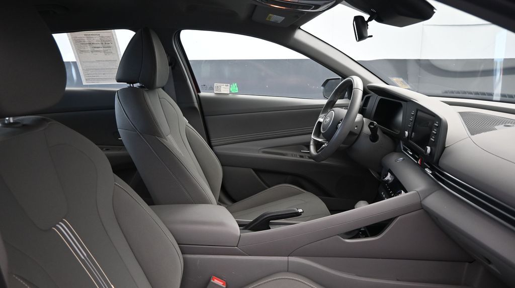 2025 Hyundai Elantra SEL - Photo 10