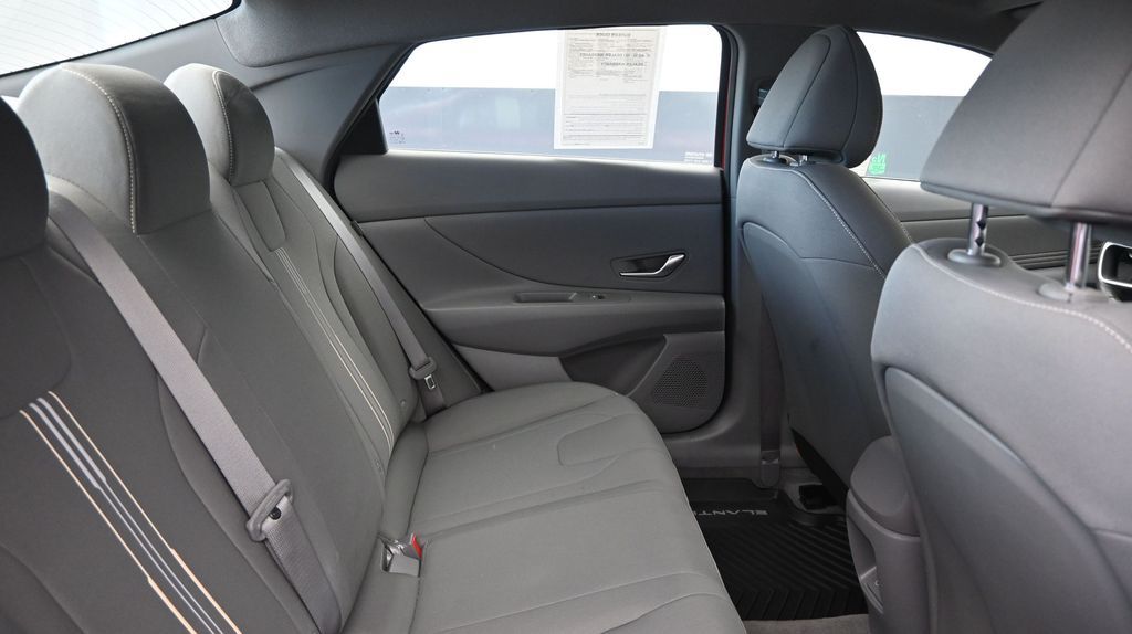 2025 Hyundai Elantra SEL - Photo 13