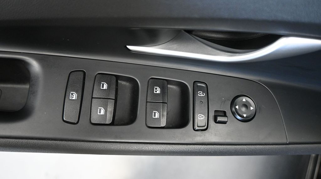2024 Hyundai Elantra SEL - Photo 22