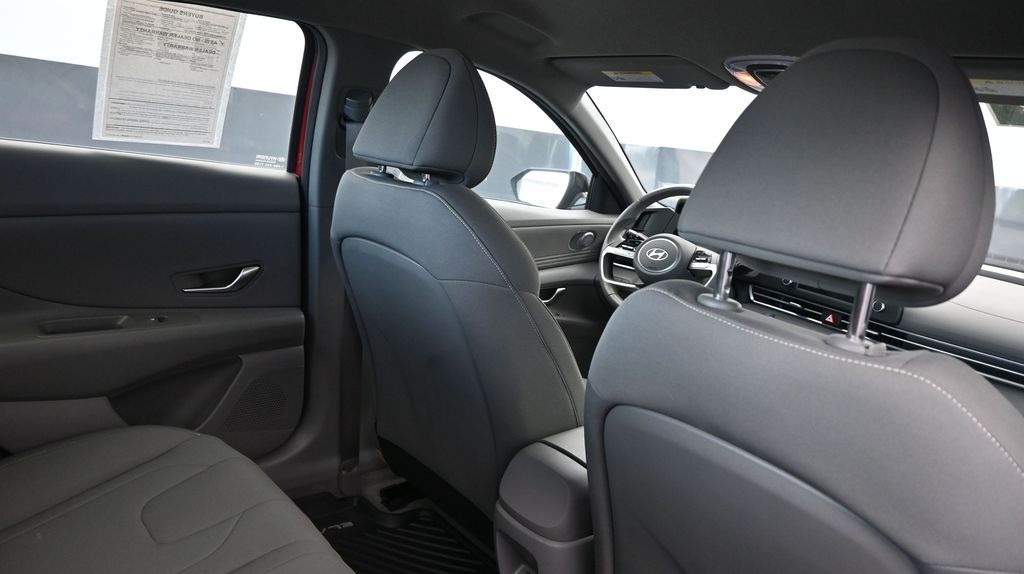 2025 Hyundai Elantra SEL - Photo 15