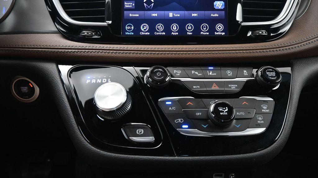 2020 Chrysler Pacifica Limited - Photo 36