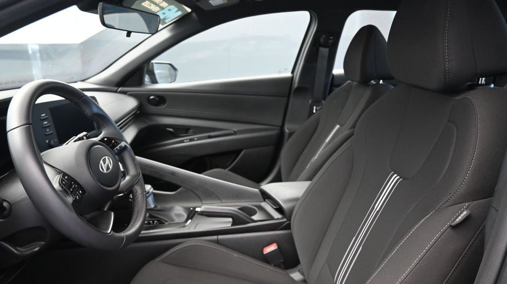 2025 Hyundai Elantra SEL - Photo 24