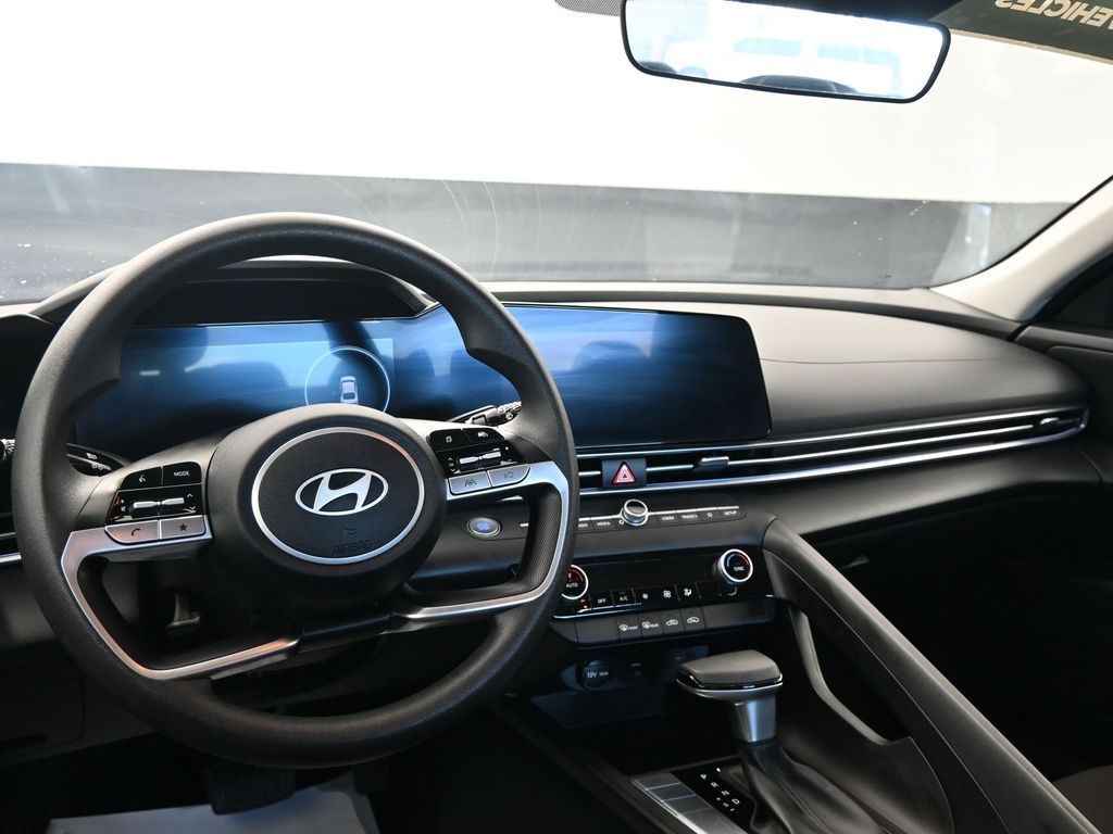 2024 Hyundai Elantra SEL - Photo 24