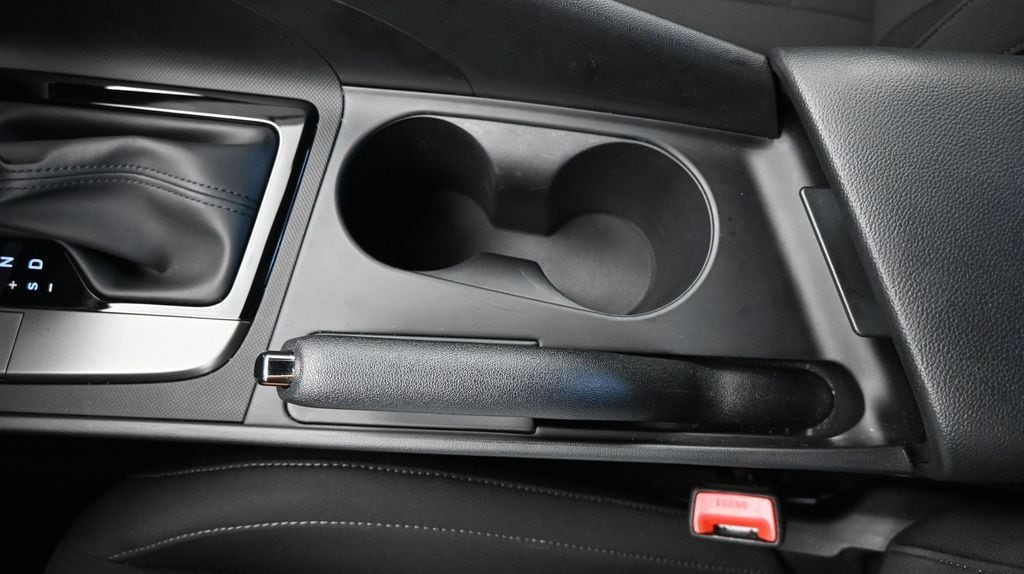 2025 Hyundai Elantra SEL - Photo 36