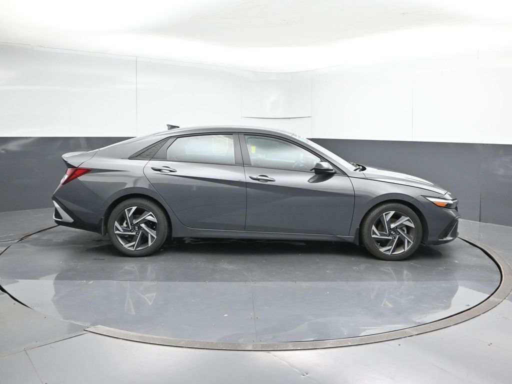 2025 Hyundai Elantra SEL - Photo 6