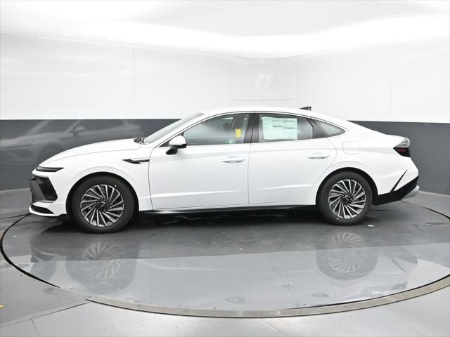 2025 Hyundai Sonata Hybrid SEL photo 2