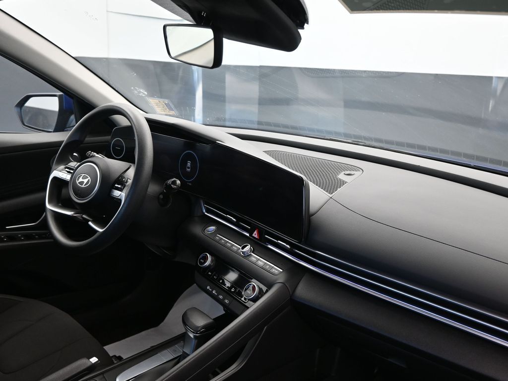 2024 Hyundai Elantra SEL - Photo 12