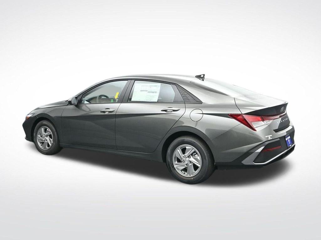 New 2026 Hyundai Elantra SE Sedan