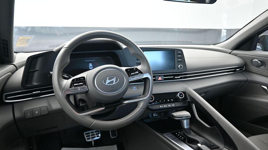 2025 Hyundai Elantra SEL - Photo 25