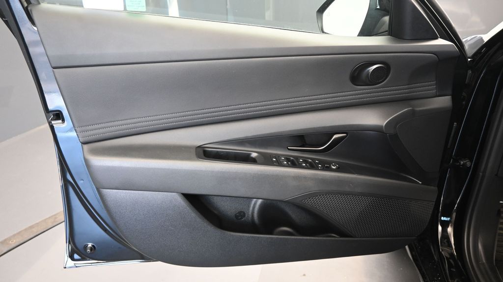 2025 Hyundai Elantra SEL - Photo 21