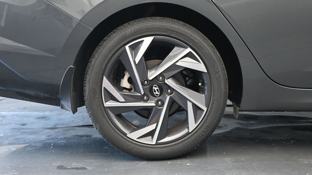 2025 Hyundai Elantra SEL - Photo 9