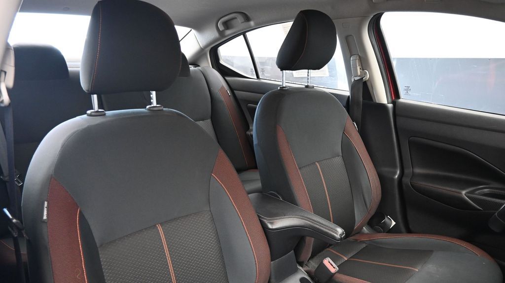 2020 Nissan Versa Sedan SR - Photo 11