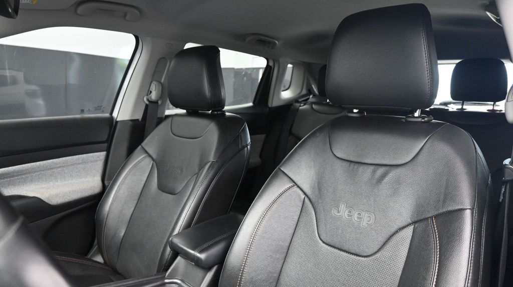2022 Jeep Compass Latitude Lux - Photo 26