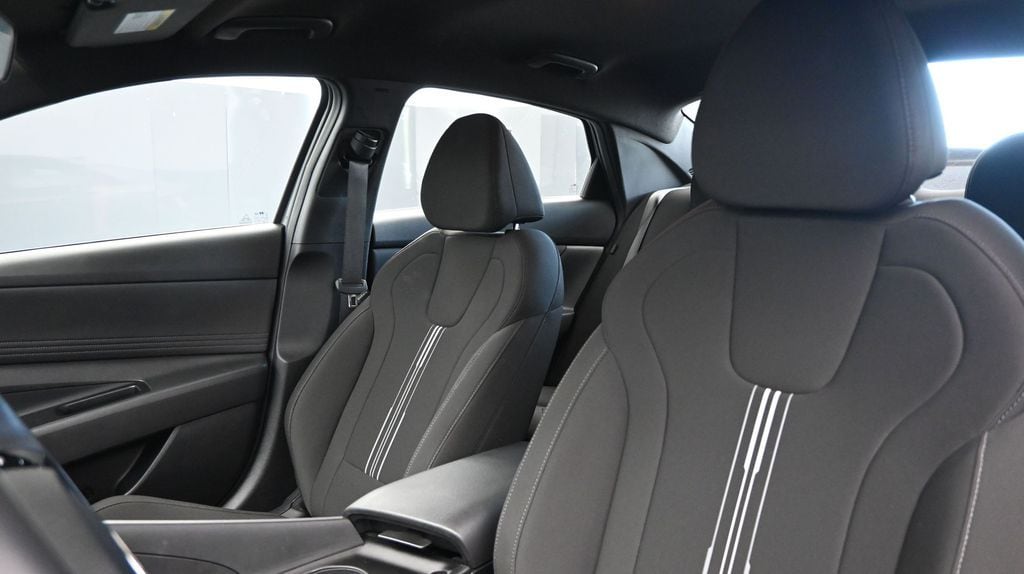 2025 Hyundai Elantra SEL - Photo 25