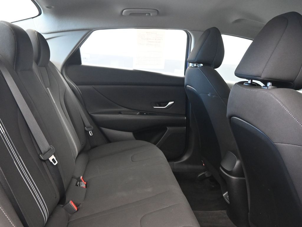 2024 Hyundai Elantra SEL - Photo 13