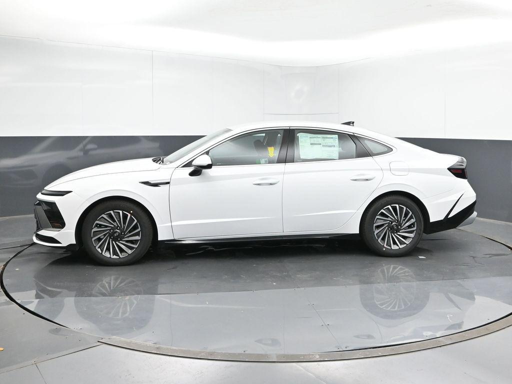 New 2025 Hyundai Sonata Hybrid SEL Sedan