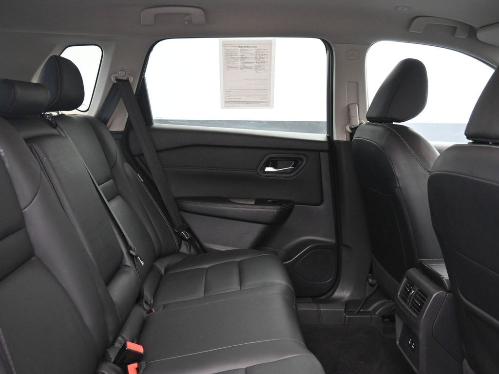 2024 Nissan Rogue SL - Photo 13