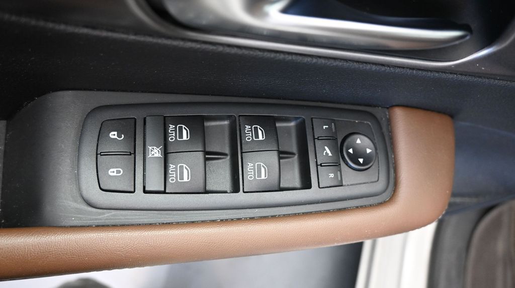 2020 Chrysler Pacifica Limited - Photo 26