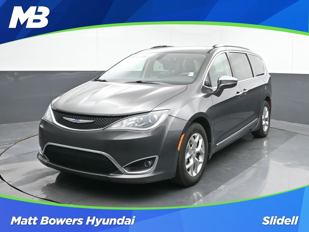 2019 Chrysler Pacifica Limited's photo
