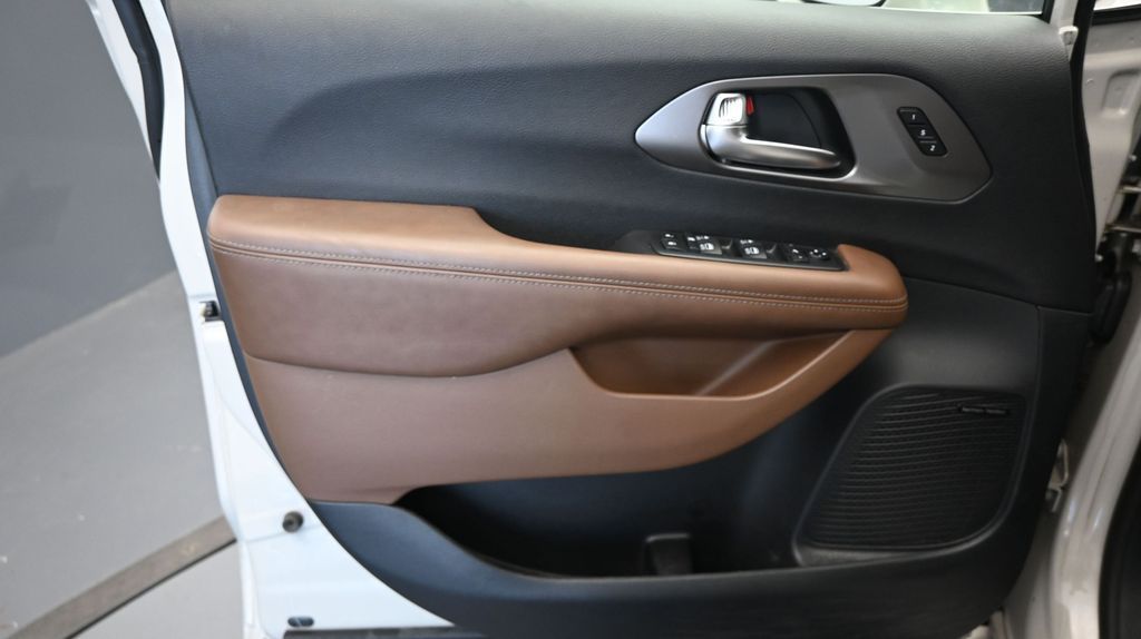 2020 Chrysler Pacifica Limited - Photo 24