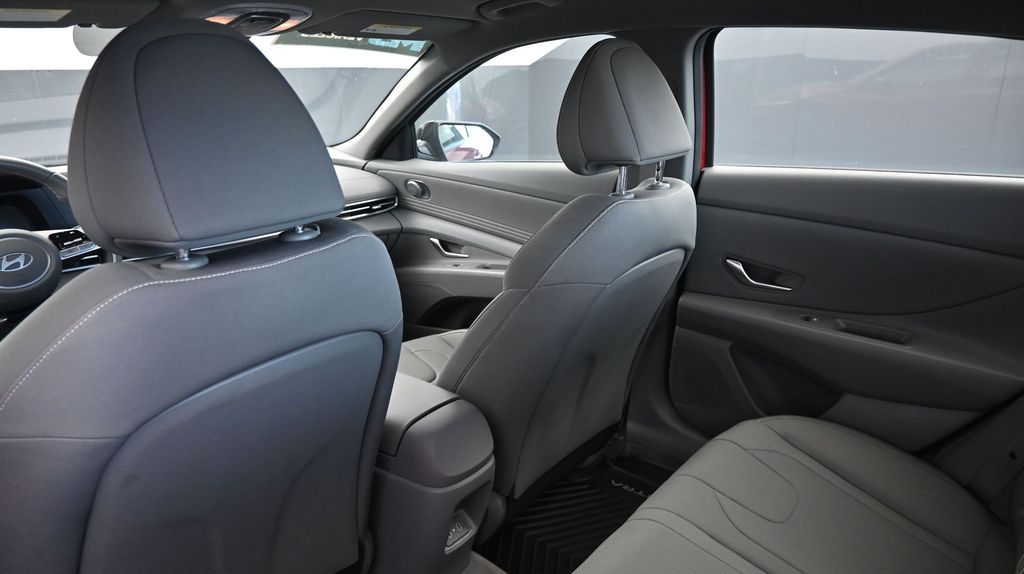 2025 Hyundai Elantra SEL - Photo 20