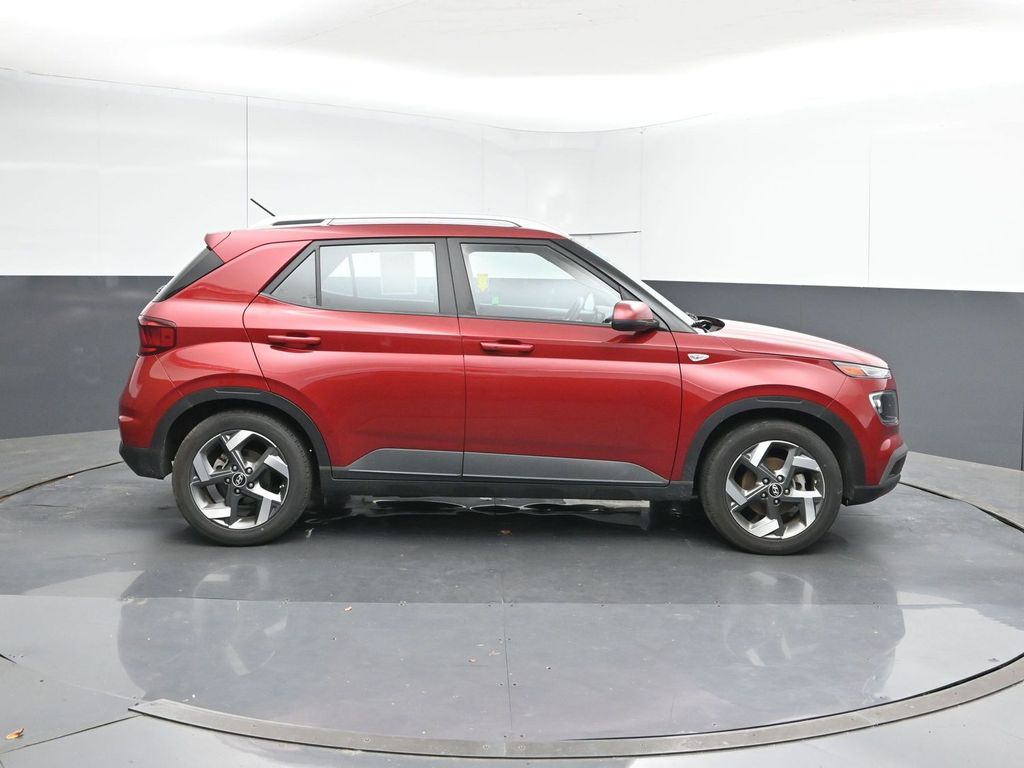 2025 Hyundai Venue SEL - Photo 7
