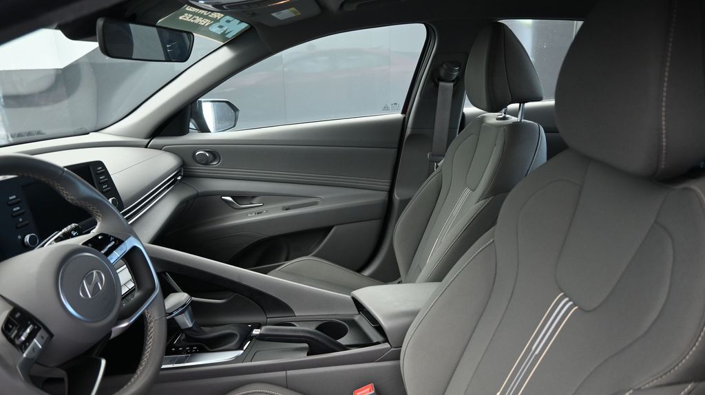 2025 Hyundai Elantra SEL - Photo 23