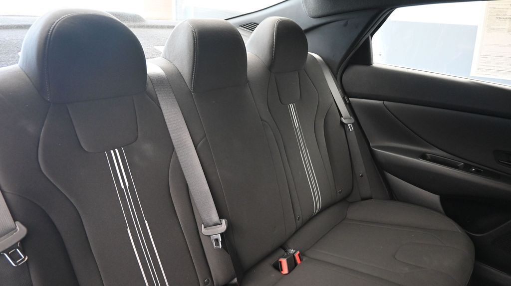 2025 Hyundai Elantra SEL - Photo 14