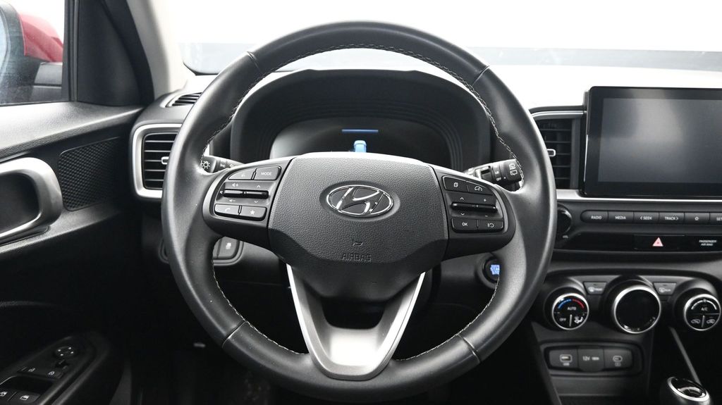 2025 Hyundai Venue SEL - Photo 27