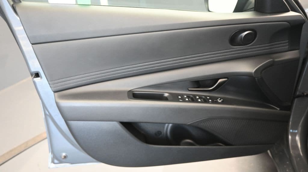 2025 Hyundai Elantra SEL - Photo 22