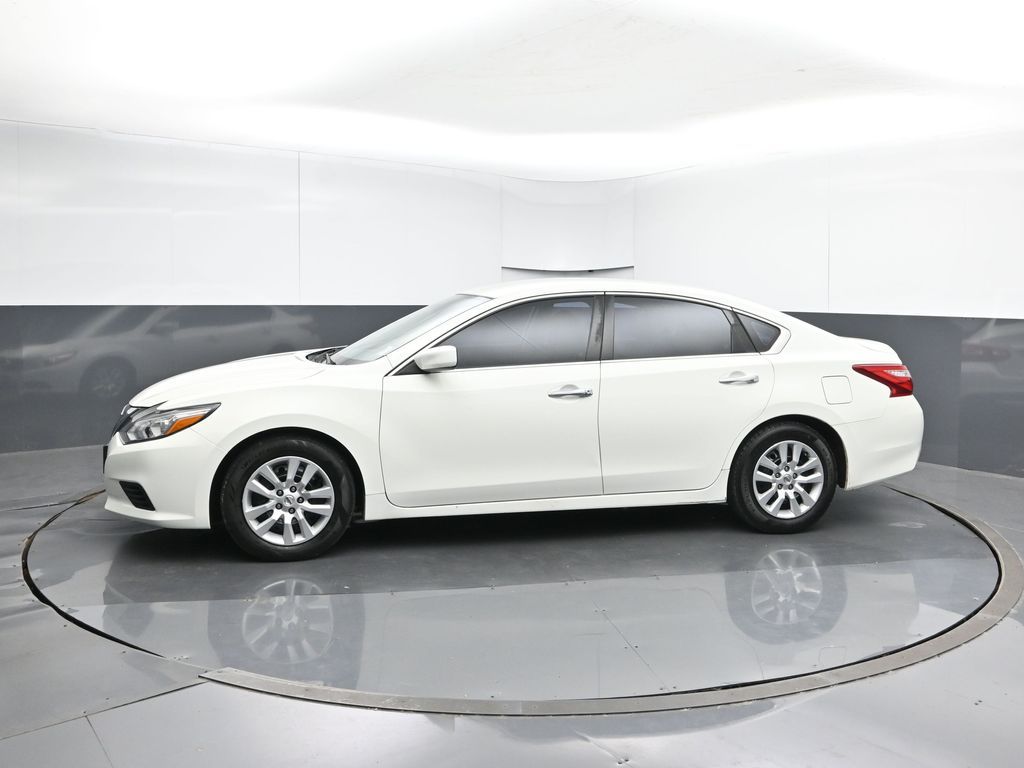 2016 Nissan Altima 2.5 photo 2
