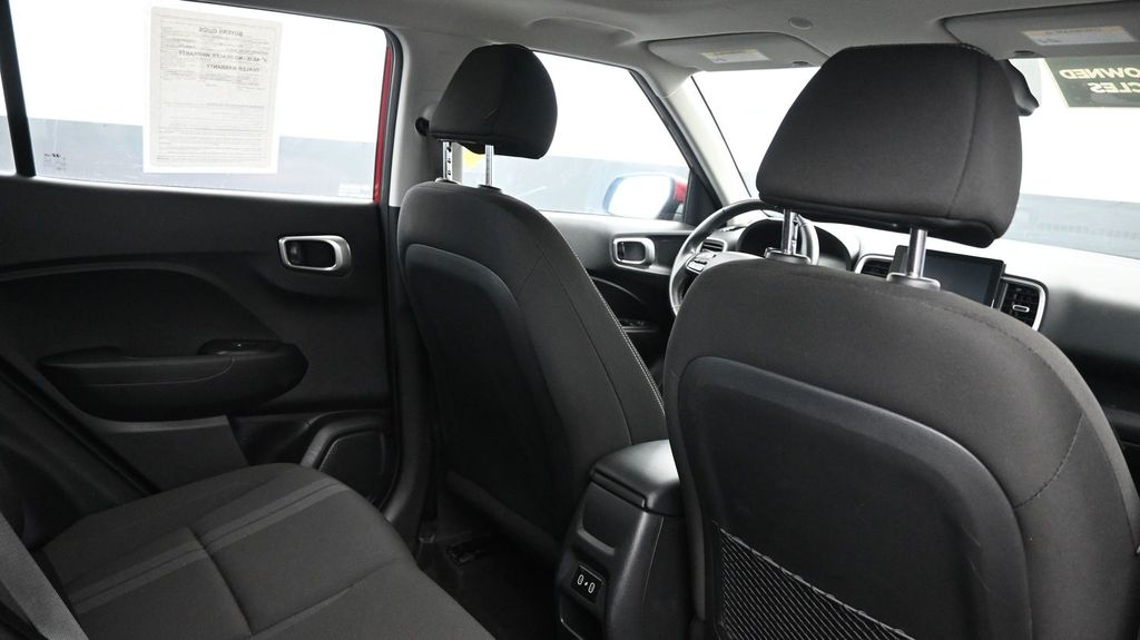 2025 Hyundai Venue SEL - Photo 16